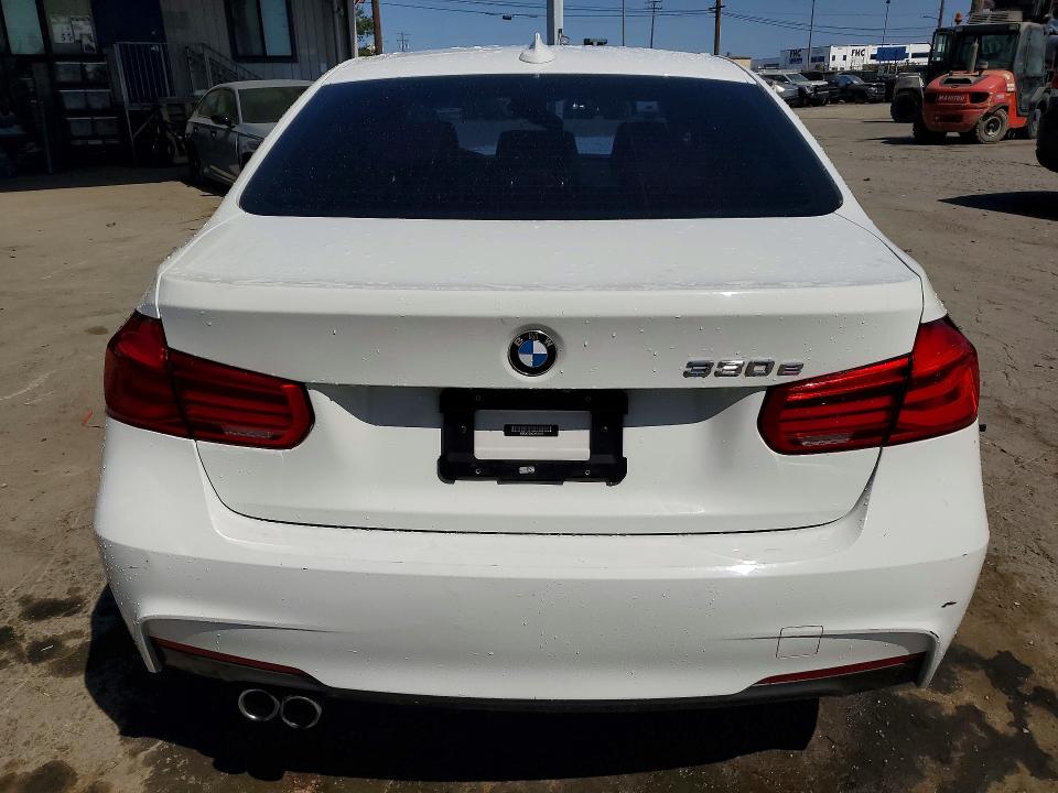 2018 BMW 3er VIN WBA8E1C56JA762677 COPART salvage auction — FRONT END, Ca - Salvage Certificate, sold $1,600 on 2026-08-03 (photo 6)