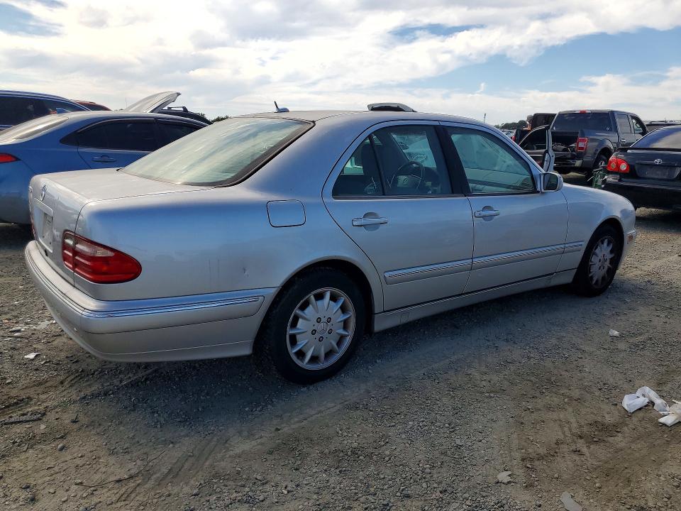 2001 Mercedes-benz E-class VIN WDBJF65J71B172327 COPART salvage auction — MINOR DENT/SCRATCHES, Ca - Dis/Dlr/Exp Only Clean Title, sold $1,300 on 2026-07-09 (photo 3)
