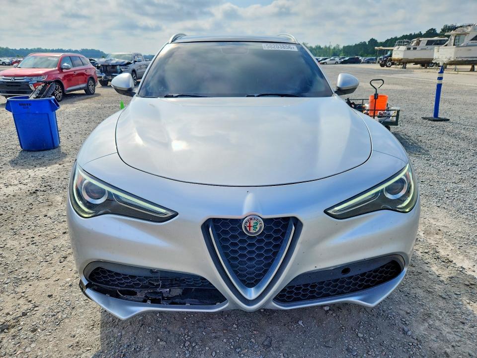2018 Alfa romeo Stelvio VIN ZASFAKAN2J7B81387 COPART salvage auction — MINOR DENT/SCRATCHES, Salvage Title, sold $4,300 on 2026-09-04 (photo 5)