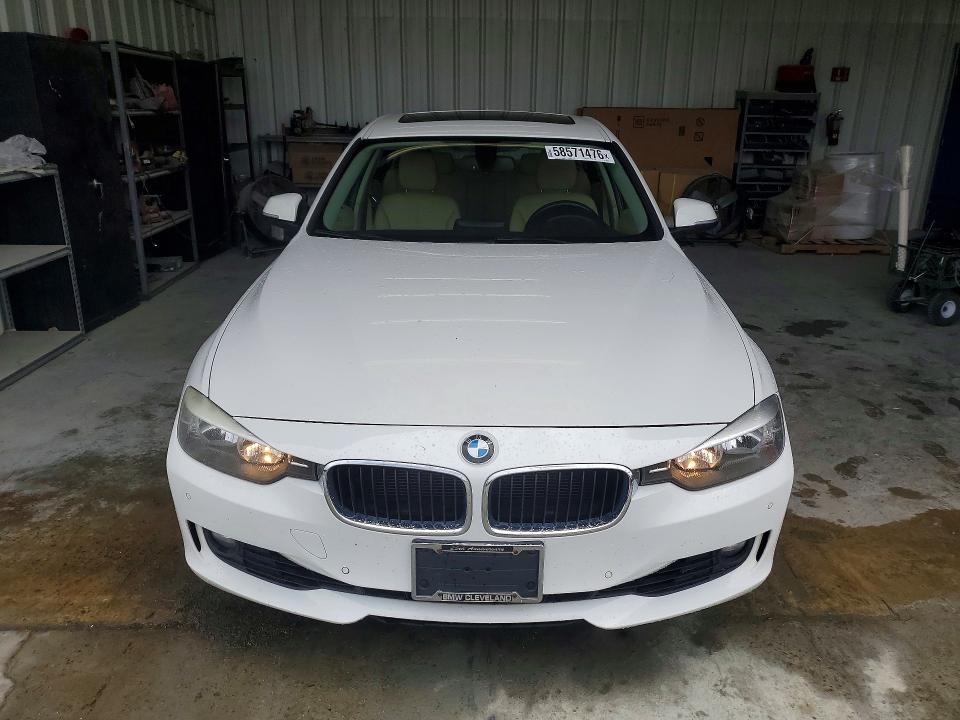 2014 BMW 3er VIN WBA3B3C58EJ977353 COPART salvage auction — MINOR DENT/SCRATCHES, Nc - Dealer Only Clean Title, sold $825 on 2026-07-22 (photo 5)