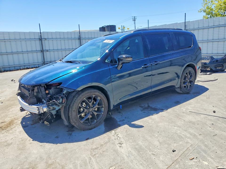 2025 Chrysler Pacifica VIN 2C4RC1GG5SR582967 — COPART salvage auction photo