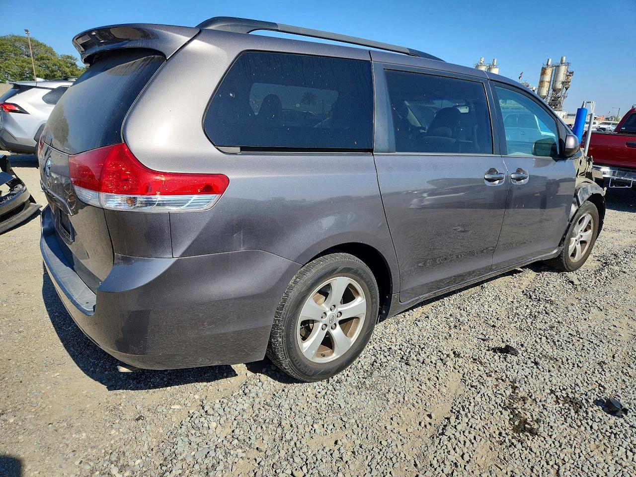 2014 Toyota Sienna VIN 5TDKK3DC5ES466620 COPART salvage auction — Front End, CA - SALVAGE CERTIFICATE, sold $2,200 on 2026-07-10 (photo 3)