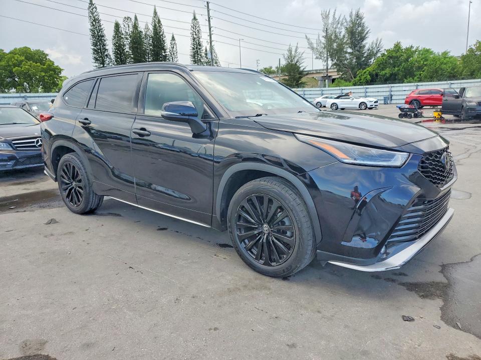 2023 Toyota VIN 5TDKDRAH0PS025137 COPART salvage auction — MINOR DENT/SCRATCHES, Fl - Certificate Of Title (P), sold $22,800 on 2026-07-21 (photo 4)