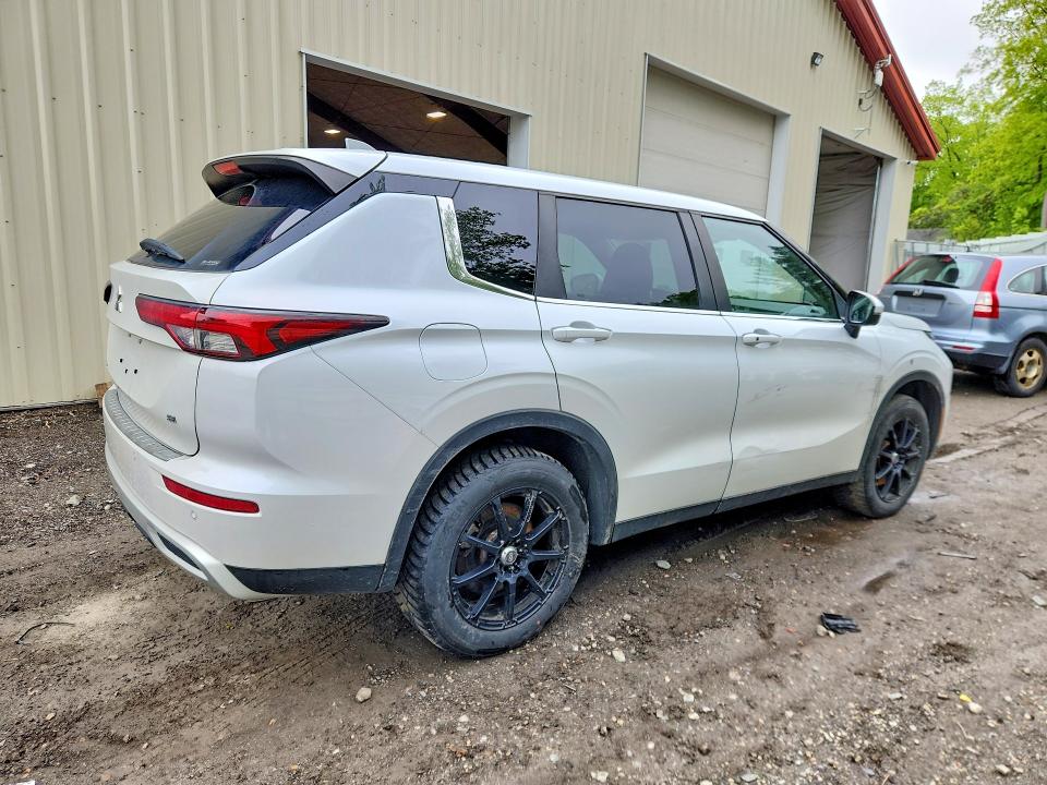 2022 Mitsubishi Outlander VIN JA4J4UA88NZ062442 COPART salvage auction — SIDE, Vt - Cert Of Title-Salvage Vehicle, sold $6,400 on 2026-07-13 (photo 3)