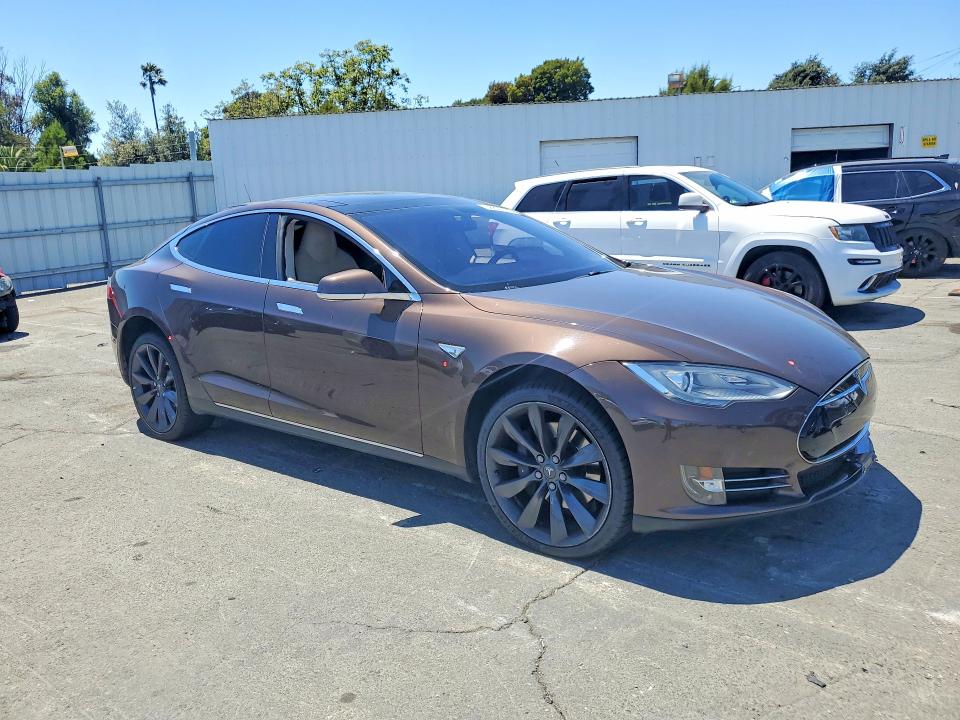 2014 Tesla Model s VIN 5YJSA1H15EFP50303 COPART salvage auction — MINOR DENT/SCRATCHES, Ca - Salvage Certificate, sold $5,700 on 2026-07-17 (photo 4)