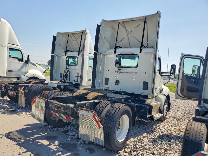 2017 Kenworth Constructi VIN 1XKYAP8X2HJ171675 COPART salvage auction — NORMAL WEAR, IN - CERTIFICATE OF TITLE, sold $5,000 on 2026-07-07 (photo 3)
