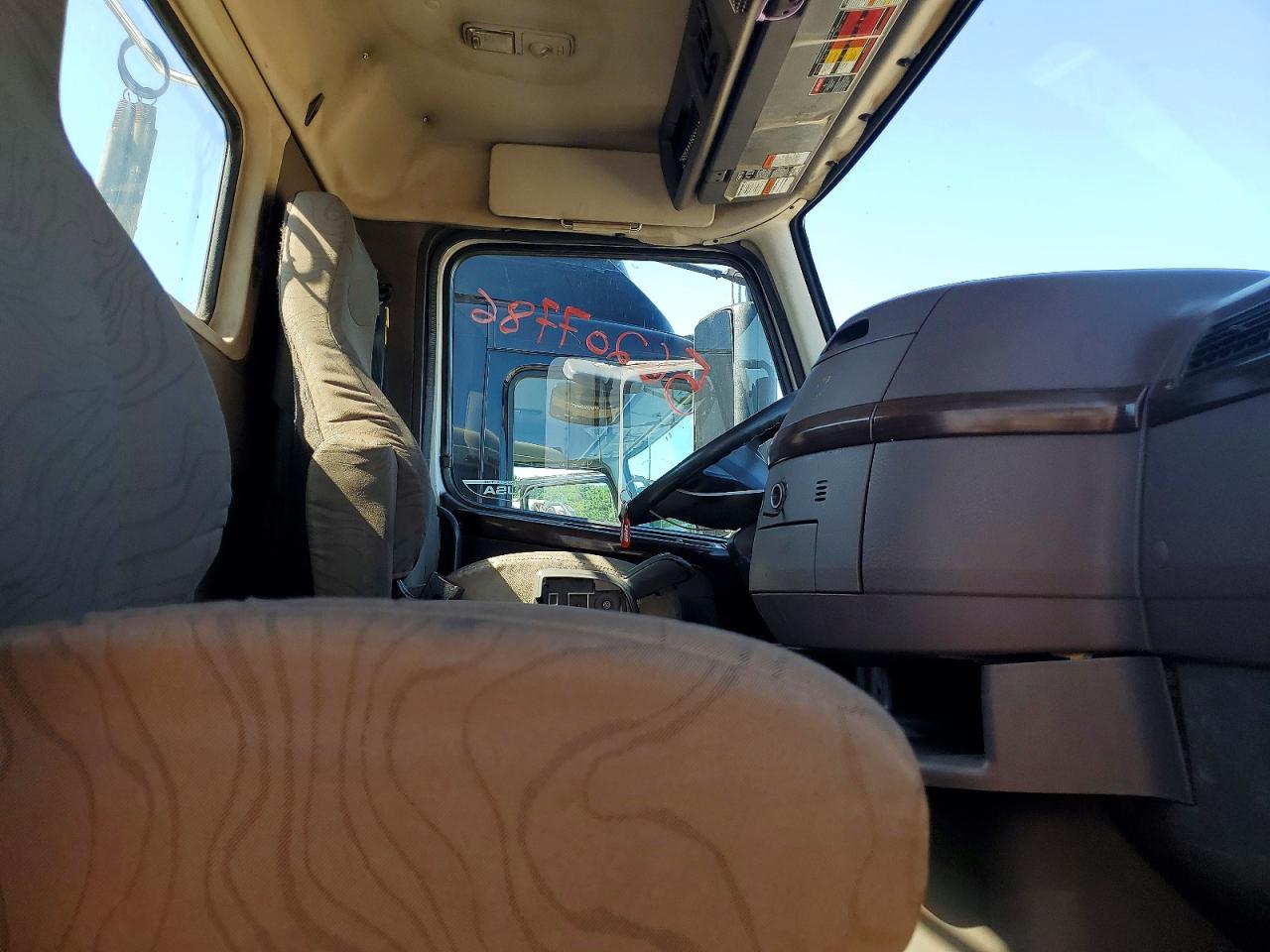 2017 VIN 4V4NC9EG1HN980381 COPART salvage auction — Normal Wear, Ct - Clean Title, sold $1,400 on 2026-10-13 (photo 5)
