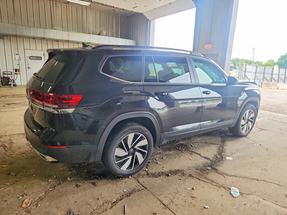 2026 Volkswagen Atlas VIN 1V2WN2CA0TC529302 COPART salvage auction — MINOR DENT/SCRATCHES, Fl - Cert Of Title Slvg Rebuildable, sold $22,500 on 2026-07-20 (photo 3)