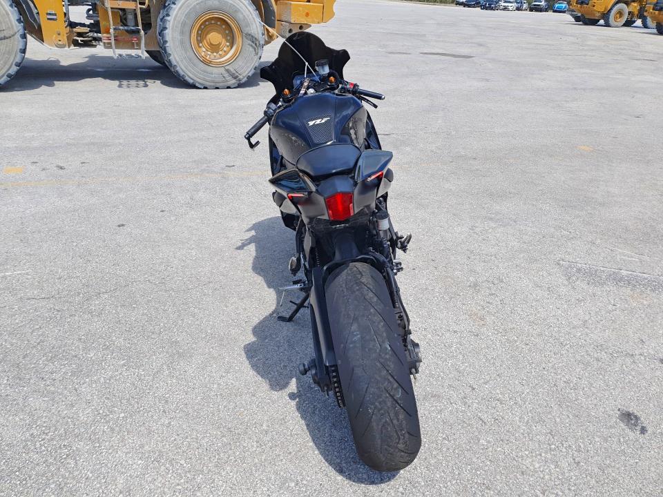 2025 Yamaha Yzf VIN JYARM38E6SA016645 COPART salvage auction — SIDE, FL - CERT OF TITLE SLVG REBUILDABLE, sold $275 on 2026-07-30 (photo 4)