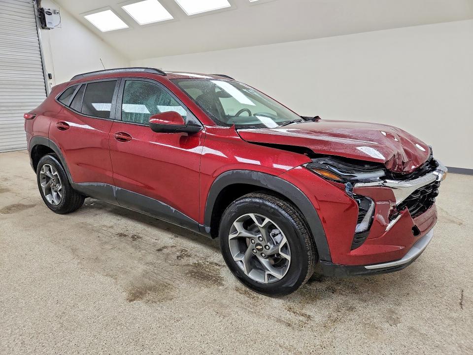 2025 Chevrolet Trax VIN KL77LHEP2SC240823 COPART salvage auction — FRONT END, CO - SALVAGE TITLE, sold $3,650 on 2026-08-03 (photo 4)