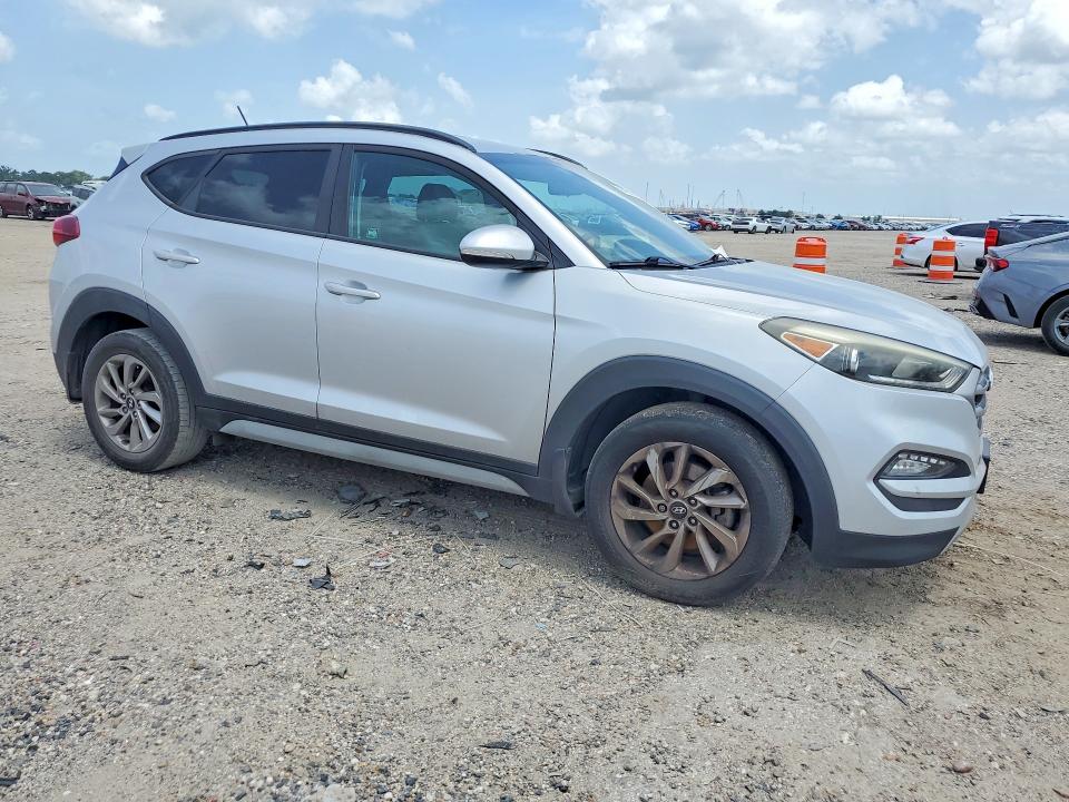 2017 Hyundai Tucson VIN KM8J33A26HU388848 COPART salvage auction — MECHANICAL, Tx - Certificate Of Title, sold $725 on 2026-07-09 (photo 4)