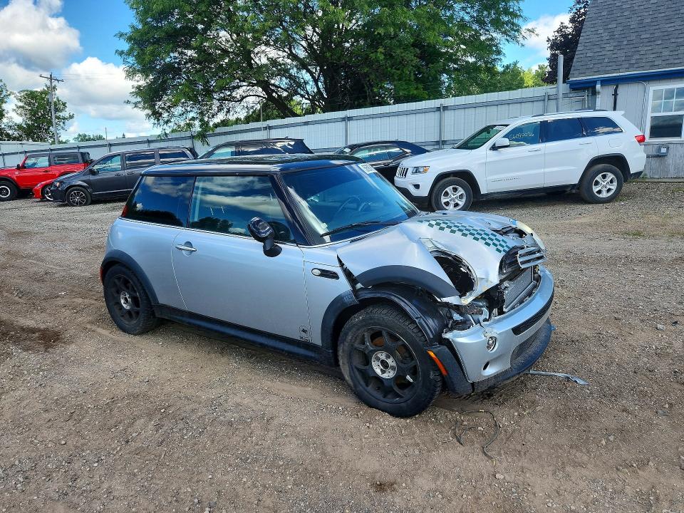 2002 Mini Cooper VIN WMWRE33462TD56737 COPART salvage auction — FRONT END, Mi - Certificate Of Title, sold $425 on 2026-07-08 (photo 4)