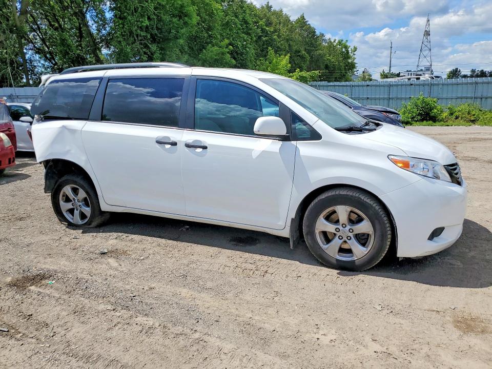 2017 Toyota Sienna VIN 5TDZZ3DC6HS850937 COPART salvage auction — REAR END, ON - PERMIT IRREPAIRABLE, sold $3,100 on 2026-07-28 (photo 4)