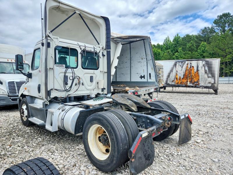 2017 Freightliner Cascadia VIN 3AKBGADV2HSJD0591 COPART salvage auction — NORMAL WEAR, IN - CERTIFICATE OF TITLE (P), sold $2,500 on 2026-08-23 (photo 3)