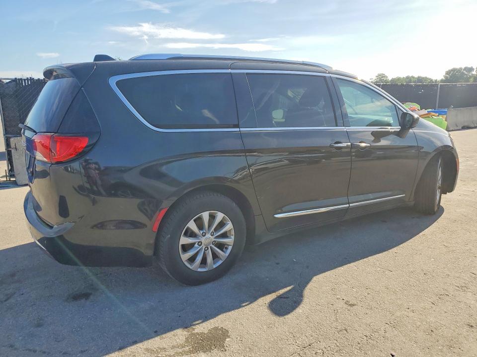 2019 Chrysler Pacifica VIN 2C4RC1BG7KR731614 COPART salvage auction — MINOR DENT/SCRATCHES, Fl - Certificate Of Title, sold $4,450 on 2026-08-25 (photo 3)