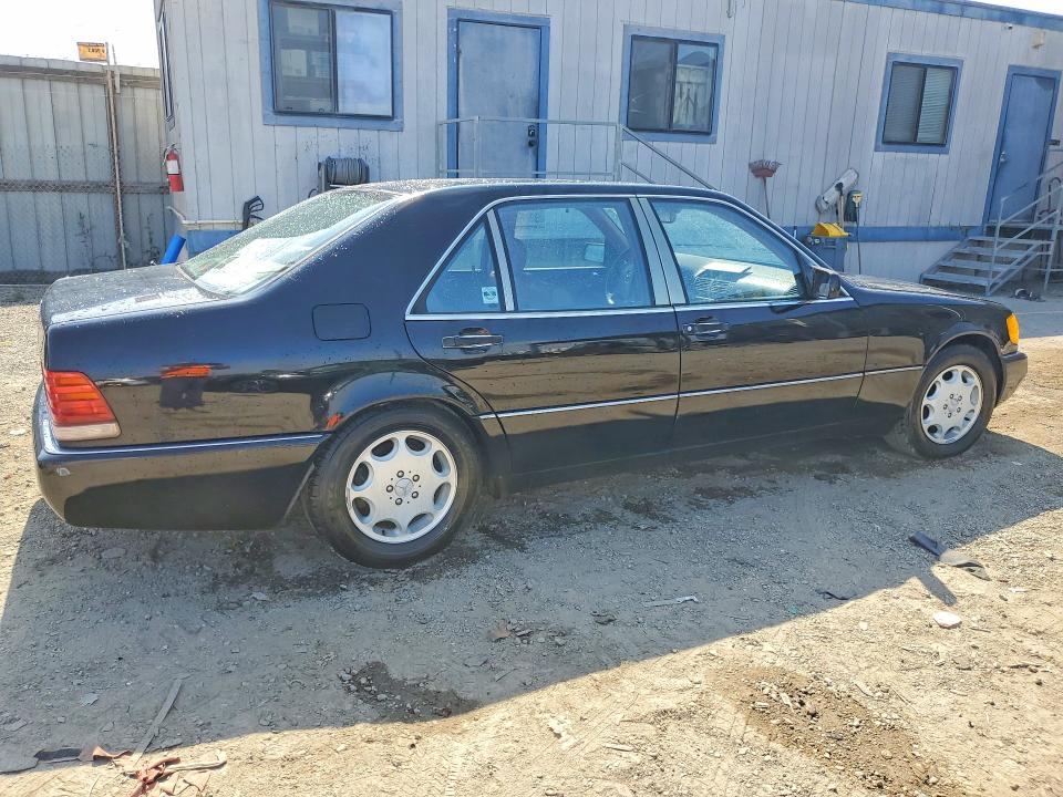 1992 Mercedes-benz 500 VIN WDBGA51E3NA042178 COPART salvage auction — NORMAL WEAR, CA - DIS/DLR/EXP ONLY CLEAN TITLE (P), sold $1,050 on 2026-07-13 (photo 3)