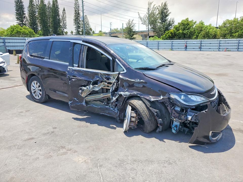 2018 Chrysler Pacifica VIN 2C4RC1FG2JR279144 COPART salvage auction — SIDE, Md - Cert Of Salvage > 75% Damage, sold $1,400 on 2026-07-03 (photo 4)