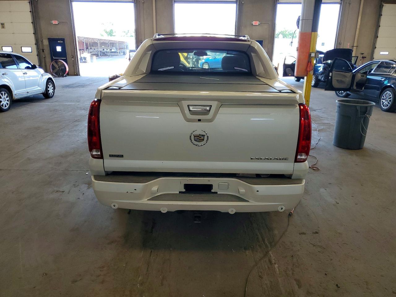2011 Cadillac Escalade EXT VIN 3GYT4MEFXBG194230 COPART salvage auction — Mechanical, VA - CERTIFICATE OF TITLE, sold $2,800 on 2026-07-09 (photo 6)