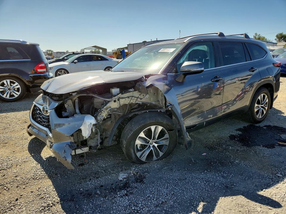 2023 Toyota Highlander VIN 5TDKDRAH4PS526807 COPART salvage auction — FRONT END, Ca - Salvage Certificate, sold $9,500 on 2026-07-31 (photo 1)