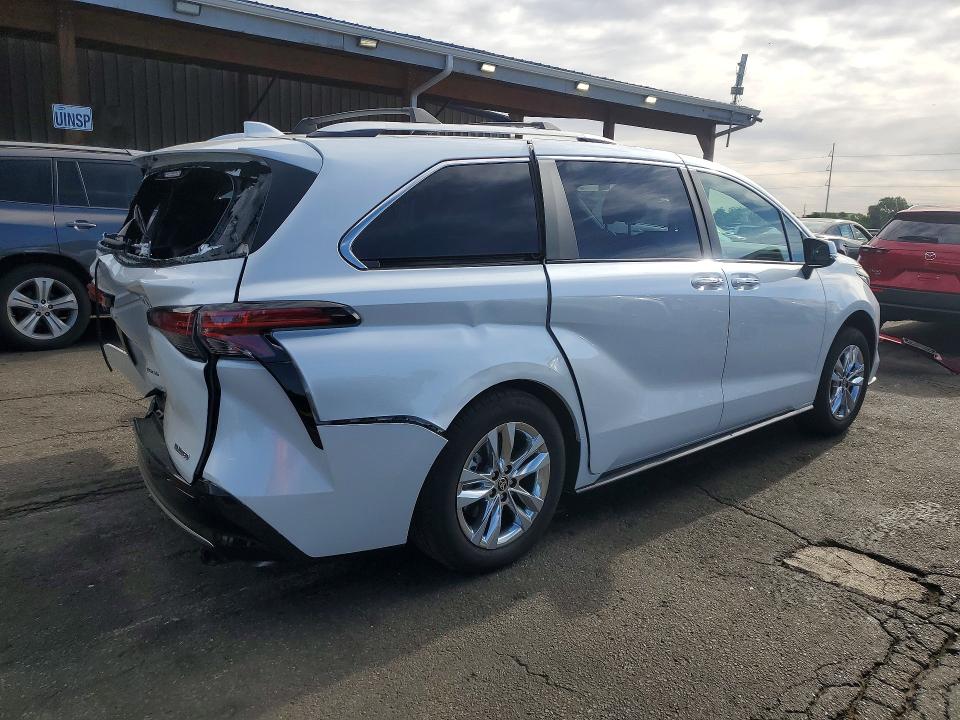 2025 Toyota Sienna VIN 5TDZSKFC5SS179764 COPART salvage auction — REAR END, Co - Public - Salvage Title, sold $8,200 on 2026-07-28 (photo 3)