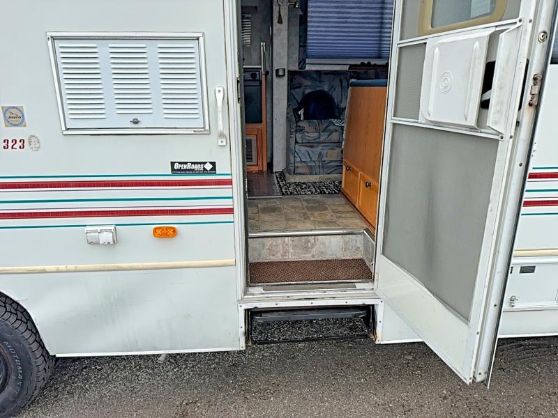 1998 Ford Econoline VIN 1FDXE40S3WHA14232 COPART salvage auction — MINOR DENT/SCRATCHES, On - Permit No Brand - Unfit (P), sold $400 on 2026-07-03 (photo 6)