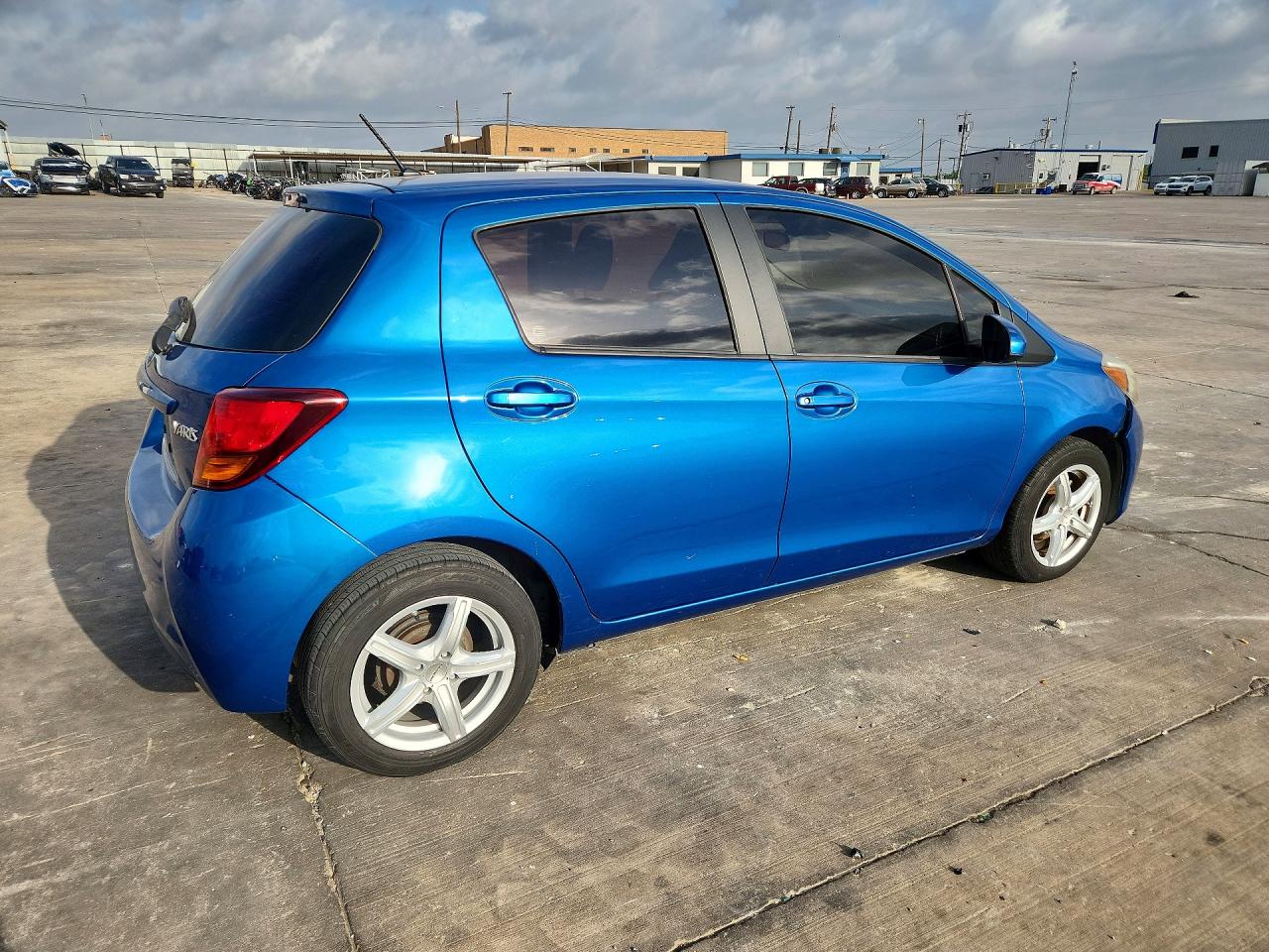 2017 Toyota Yaris VIN VNKKTUD32HA083374 COPART salvage auction — Front End, TX - SALVAGE VEHICLE TITLE, sold $3,250 on 2026-07-09 (photo 3)