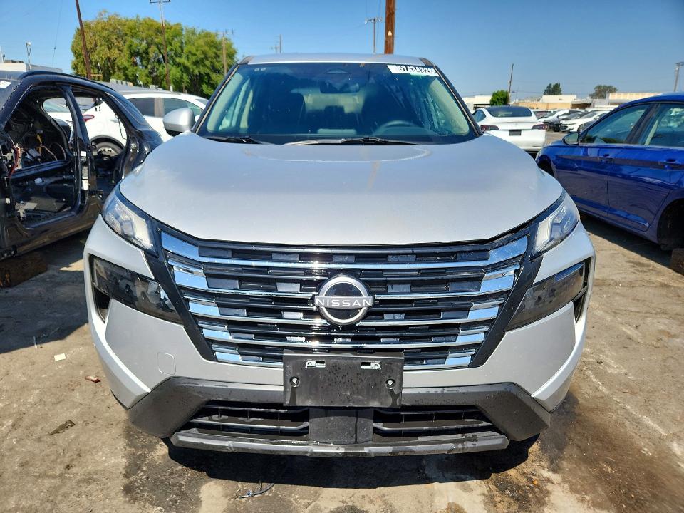 2025 Nissan Rogue VIN 5N1BT3BB3SC829951 COPART salvage auction — FRONT END, Ca - Salvage Certificate, sold $5,900 on 2026-08-03 (photo 5)