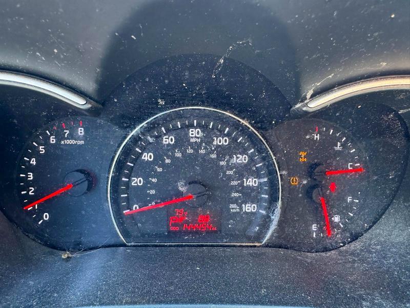 2015 Kia Sorento VIN 5XYKTCA67FG652623 COPART salvage auction — MINOR DENT/SCRATCHES, Ma - Certificate Of Title, sold $2,850 on 2026-07-29 (photo 8)