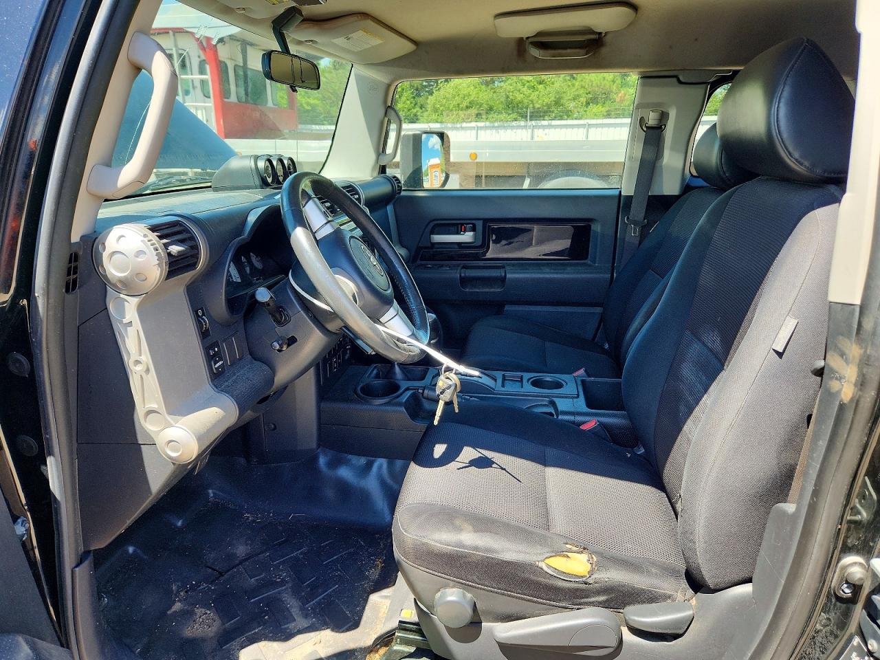 2008 Toyota FJ Cruiser VIN JTEBU11FX8K032925 COPART salvage auction — Mechanical, IL - CERT OF TITLE-CORRECTED, sold $2,700 on 2026-07-02 (photo 7)