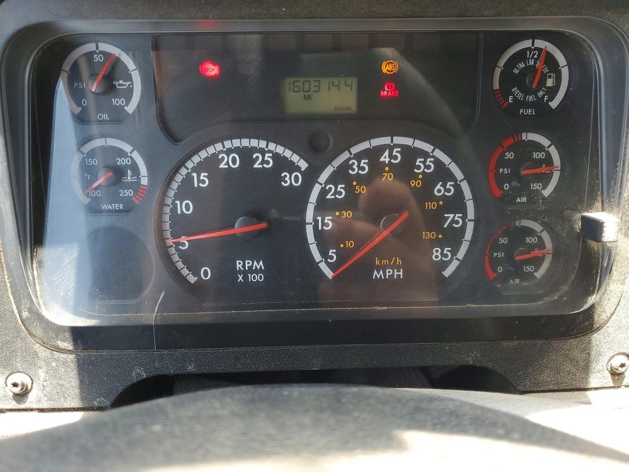 2010 Freightliner Cascadia VIN 1FUJGLDR9ASAP0401 COPART salvage auction — Normal Wear, CA - DIS/DLR/EXP ONLY CLEAN TITLE, sold $2,650 on 2026-06-30 (photo 8)