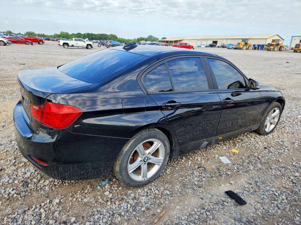 2014 BMW 3er VIN WBA3D5C57EKX96230 COPART salvage auction — NORMAL WEAR, IN - CERTIFICATE OF TITLE, sold $525 on 2026-07-30 (photo 3)