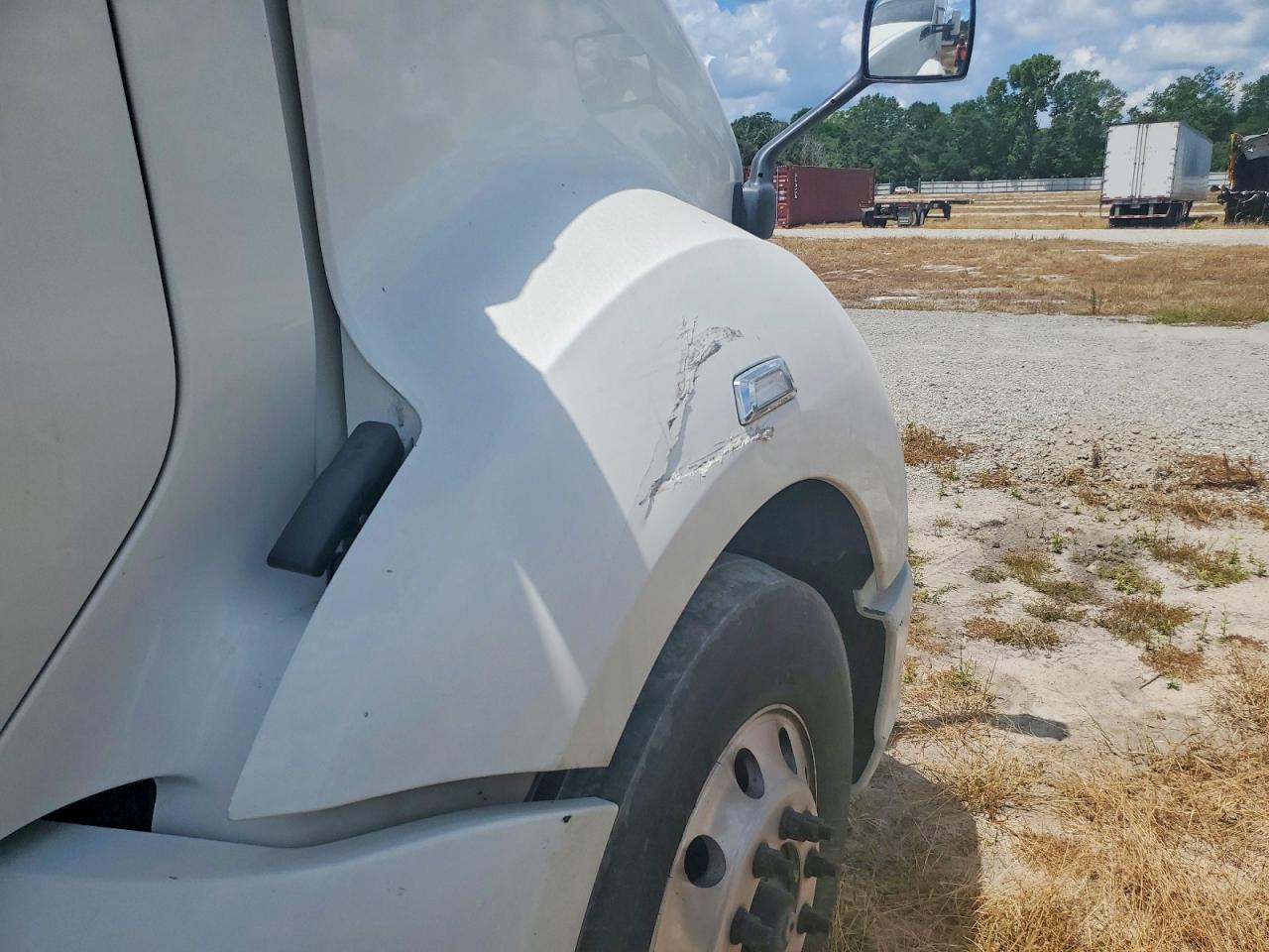 2019 Kenworth All other VIN 1XKYD49X7KJ301428 COPART salvage auction — Minor Dent/Scratches, VA - CERTIFICATE OF TITLE, sold $11,100 on 2026-08-14 (photo 9)