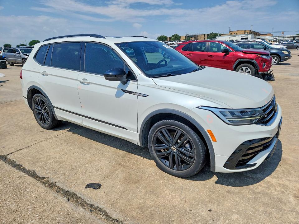 2022 Volkswagen Tiguan VIN 3VVCB7AX5NM170131 COPART salvage auction — SIDE, TX - CERTIFICATE OF TITLE, sold $11,100 on 2026-08-27 (photo 4)