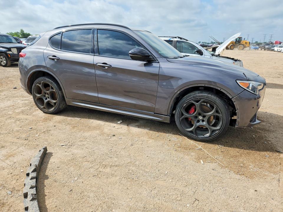 2022 Alfa romeo Stelvio VIN ZASPAKBN7N7D42339 COPART salvage auction — MINOR DENT/SCRATCHES, Il - Certificate Of Title, sold $10,800 on 2026-08-18 (photo 4)