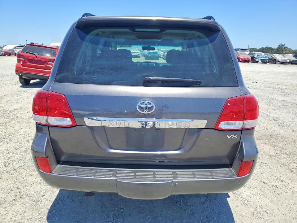 2009 Toyota Land cruiser VIN JTMHY05JX95003923 COPART salvage auction — MINOR DENT/SCRATCHES, Ca - Dis/Dlr/Exp Only Clean Title, sold $14,200 on 2026-07-09 (photo 6)