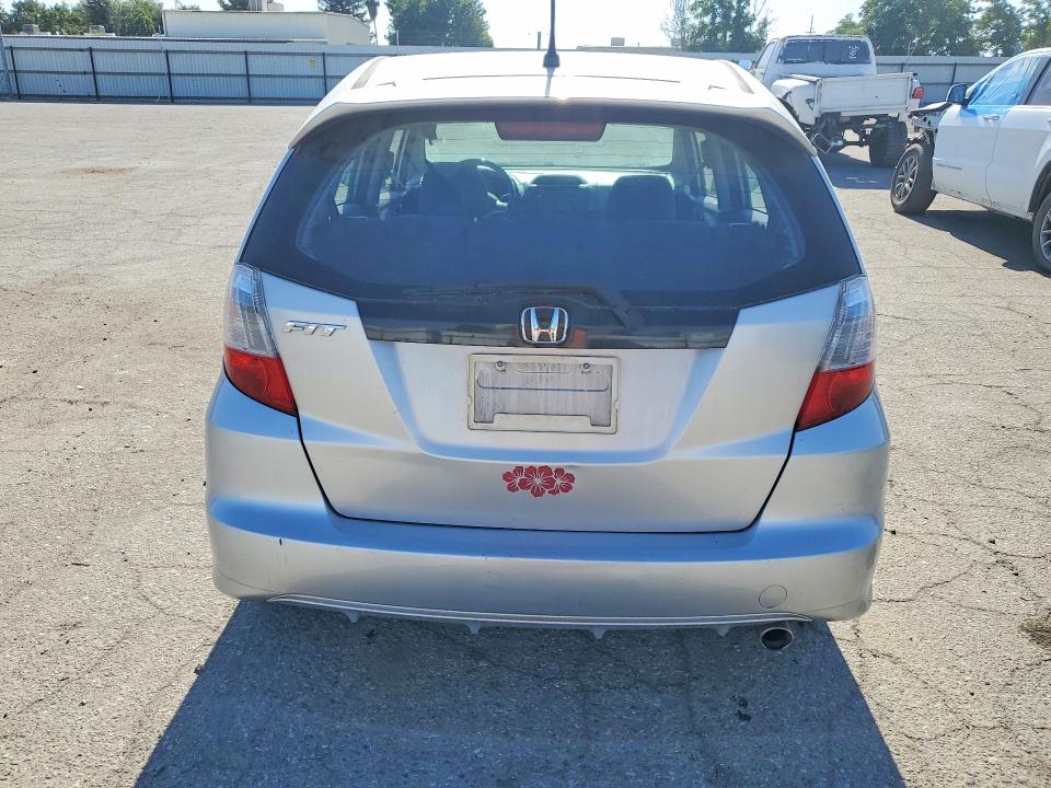 2013 Honda Fit VIN JHMGE8H56DC013109 COPART salvage auction — MINOR DENT/SCRATCHES, CA - CERTIFICATE OF TITLE, sold $225 on 2026-07-28 (photo 6)