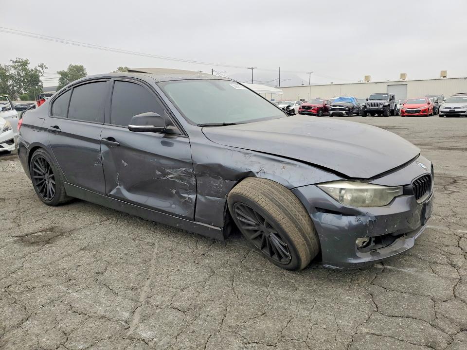 2012 BMW 3er VIN WBA3A5C58CF340834 COPART salvage auction — FRONT END, Ca - Salvage Certificate, sold $375 on 2026-08-13 (photo 4)