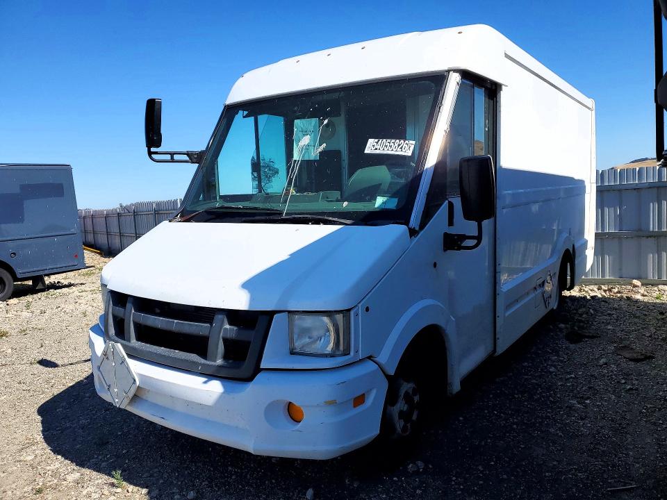 2013 Isuzu Npr VIN JALB4T172D7W01089 COPART salvage auction — MINOR DENT/SCRATCHES, Ca - Dis/Dlr/Exp Only Clean Title, sold $30 on 2026-07-14 (photo 1)