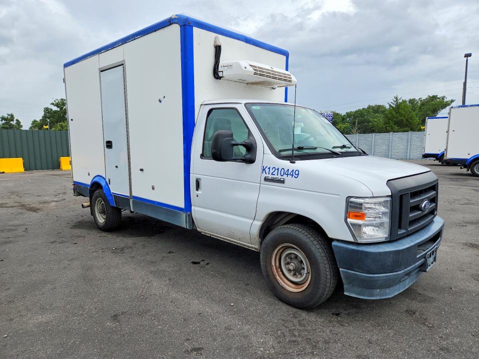 2023 Ford Econoline VIN 1FDWE3FKXPDD09740 COPART salvage auction — MINOR DENT/SCRATCHES, Fl - Certificate Of Title, sold $11,500 on 2026-07-29 (photo 4)