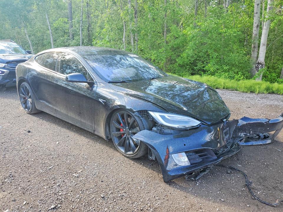 2017 Tesla Model s VIN 5YJSA1E4XHF187137 COPART salvage auction — FRONT END, ON - PERMIT SALVAGE, sold $350 on 2026-07-23 (photo 4)