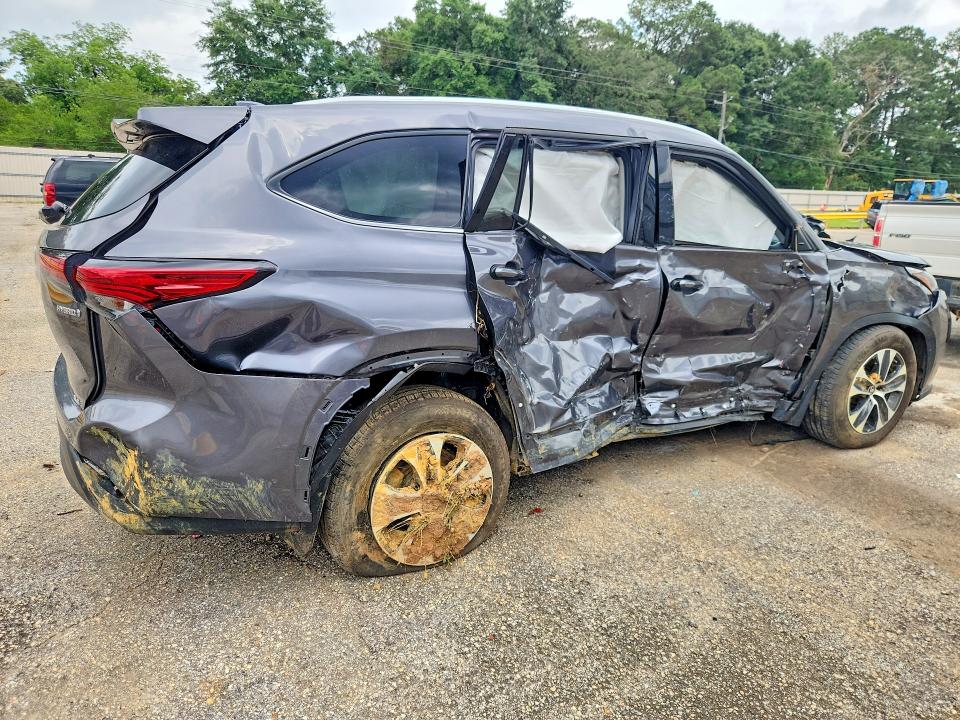 2022 Toyota Highlander VIN 5TDGBRCH8NS556950 COPART salvage auction — SIDE, Al - Cert Of Title-Salvage Title, sold $6,500 on 2026-07-13 (photo 3)