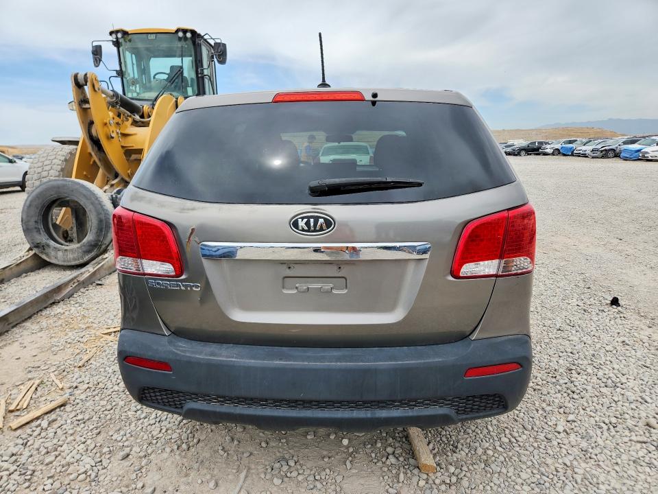 2013 Kia Sorento VIN 5XYKT3A14DG335402 COPART salvage auction — VANDALISM, Ut - Salvage Certificate, sold $1,400 on 2026-07-31 (photo 6)