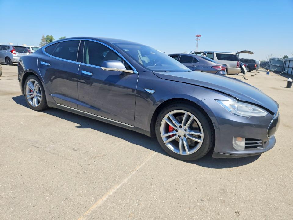 2014 Tesla Model s VIN 5YJSA1H12EFP60545 COPART salvage auction — NORMAL WEAR, Ca - Dis/Dlr/Exp Only Clean Title, sold $2,650 on 2026-07-10 (photo 4)