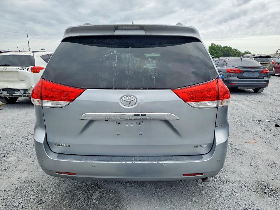 2013 Toyota Sienna VIN 5TDYK3DC6DS327007 COPART salvage auction — MINOR DENT/SCRATCHES, Fl - Certificate Of Title, sold $4,950 on 2026-07-02 (photo 6)