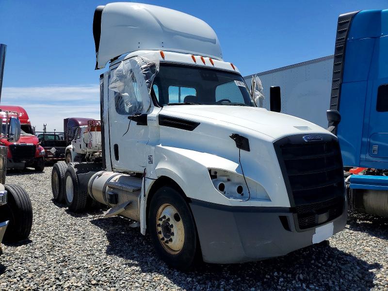 2022 Freightliner Cascadia 126 VIN 3AKJHLDV8NSNR4361 COPART salvage auction — FRONT END, AZ - CERT OF TITLE - SALVAGE, sold $13,900 on 2026-07-09 (photo 1)