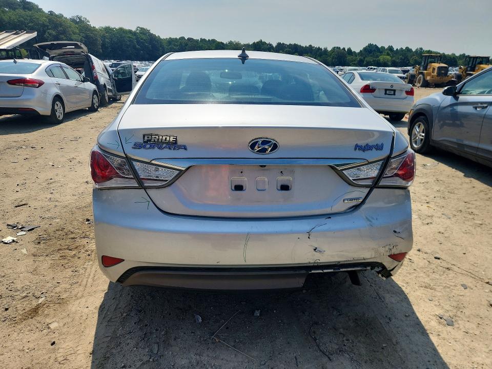 2013 Hyundai VIN KMHEC4A41DA099011 COPART salvage auction — REAR END, Md - Cert Of Salvage > 75% Damage, sold $600 on 2026-07-28 (photo 6)