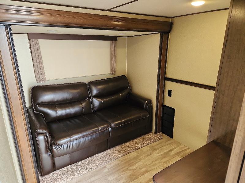 2018 Grand design Solitude VIN 573FS4223J1110376 COPART salvage auction — WATER/FLOOD, IL - SALVAGE CERT-FLOOD, sold $9,000 on 2026-07-20 (photo 5)