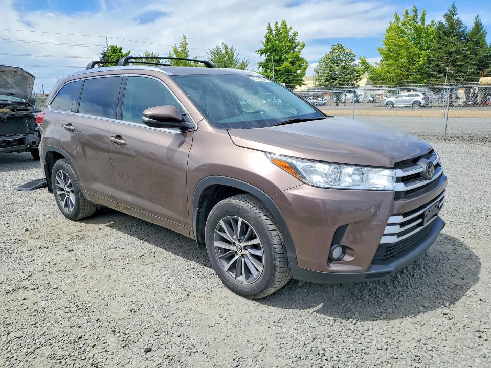 2017 Toyota Highlander VIN 5TDJZRFH1HS457856 COPART salvage auction — REAR END, Or - Salvage Title Certificate, sold $6,400 on 2026-07-21 (photo 4)