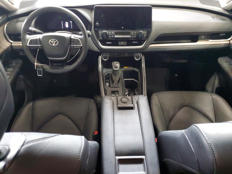 2024 Toyota Highlander VIN 5TDACAB57RS017317 COPART salvage auction — VANDALISM, MI - CERTIFICATE OF TITLE, sold $30,500 on 2026-07-09 (photo 8)