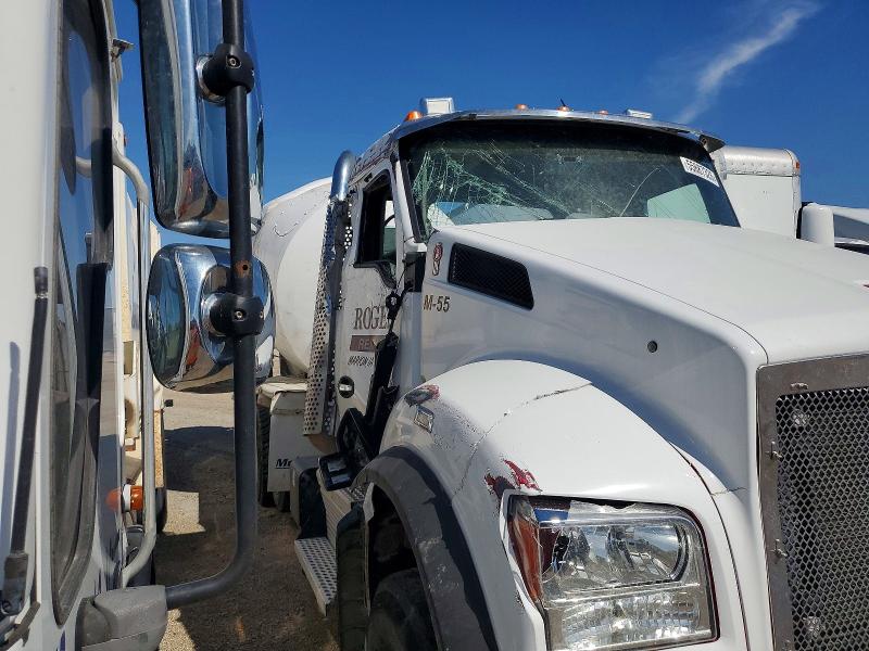 2018 Kenworth T880 VIN 1NKZXPEX4JJ223363 COPART salvage auction — ROLLOVER, IA - CERT OF TITLE-SALVAGE TITLE, sold $17,800 on 2026-07-09 (photo 9)